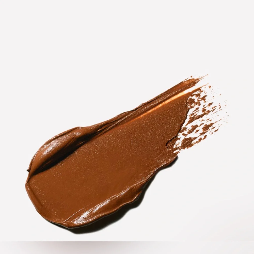 MAC Cosmetics lightweight sweat